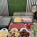 Malibu Park Aparthotel 3*