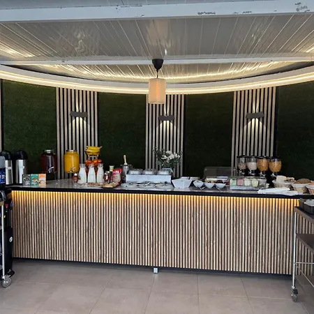 Malibu Park Aparthotel 3*